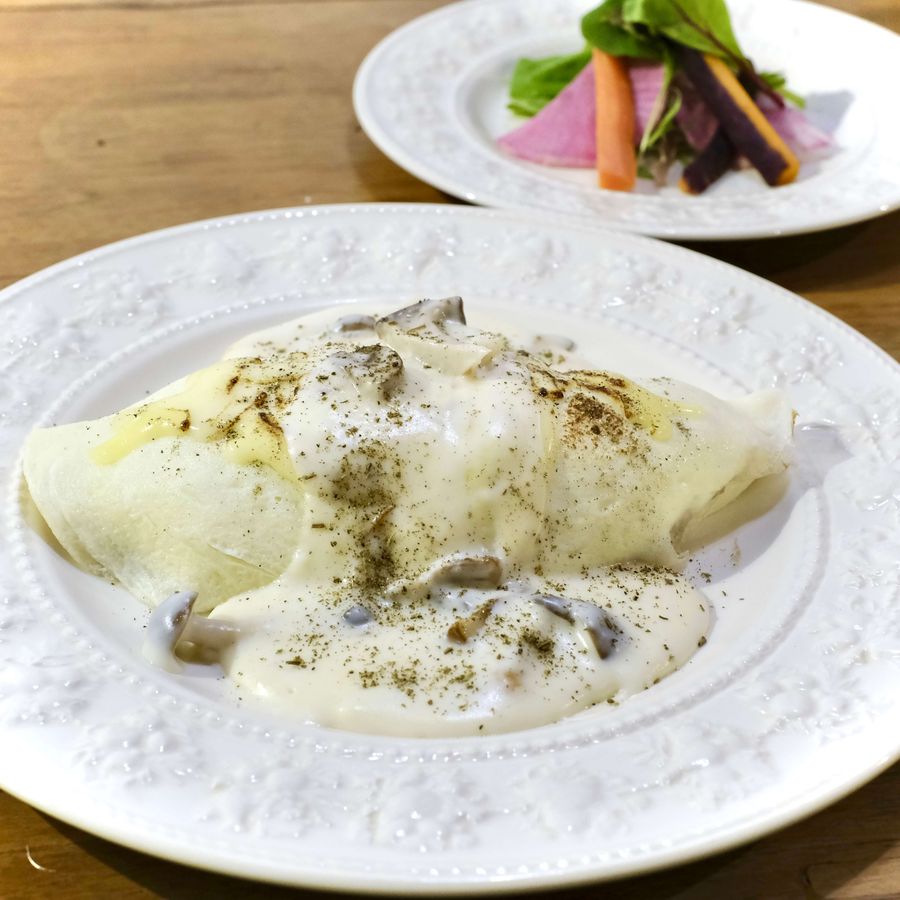 Mushroom cream omelette rice with garlic rice