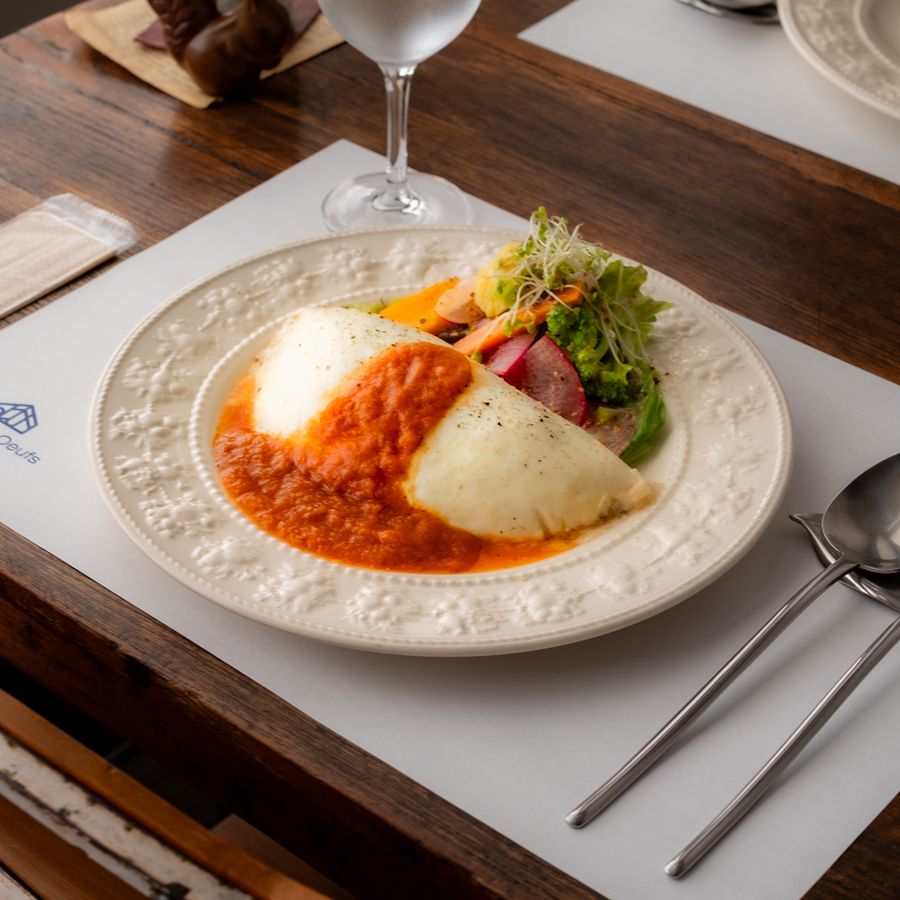 Tomato sauce omelette rice